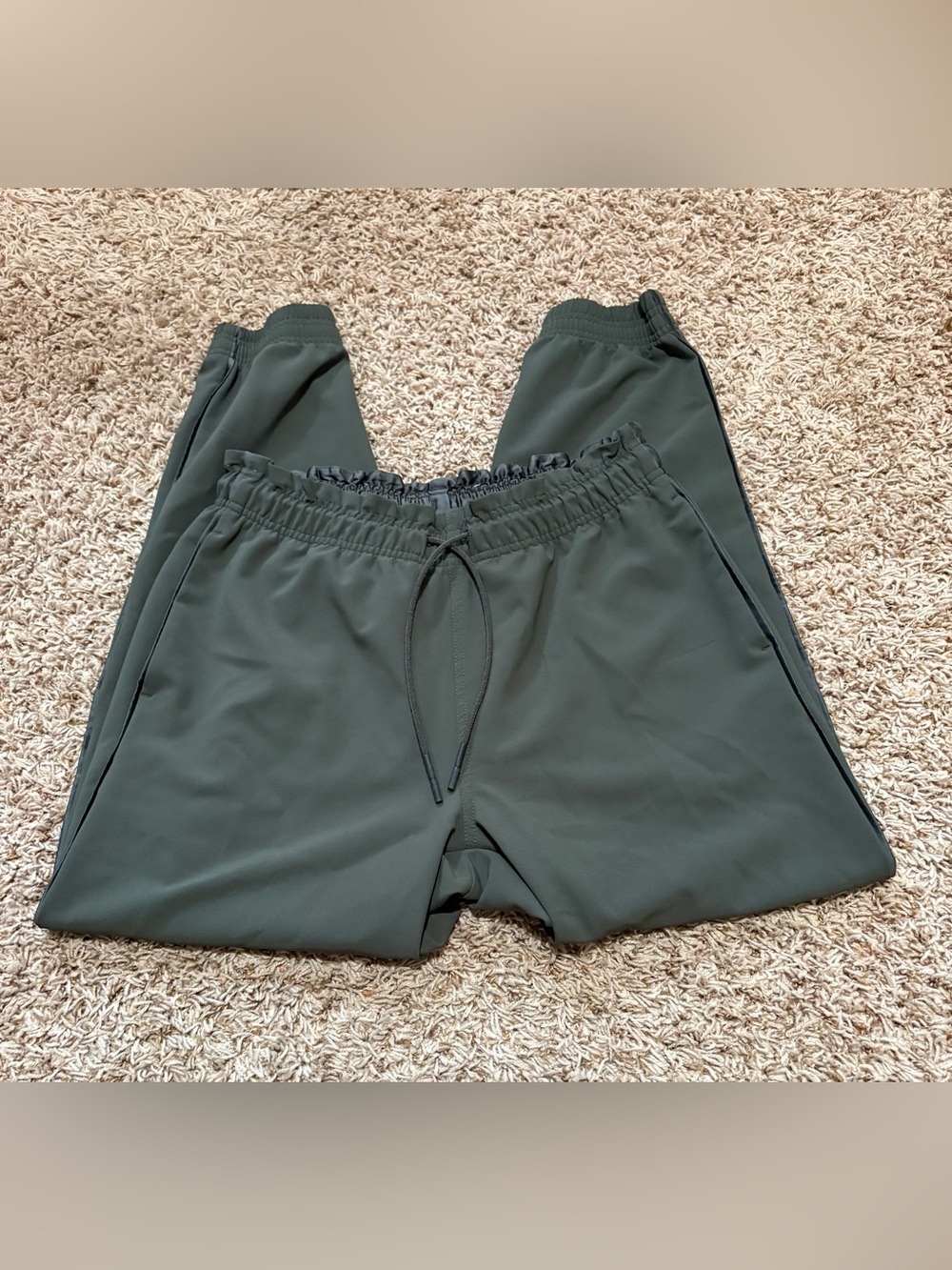 Athleta Metropolis Joggers women’s size 4 olive green